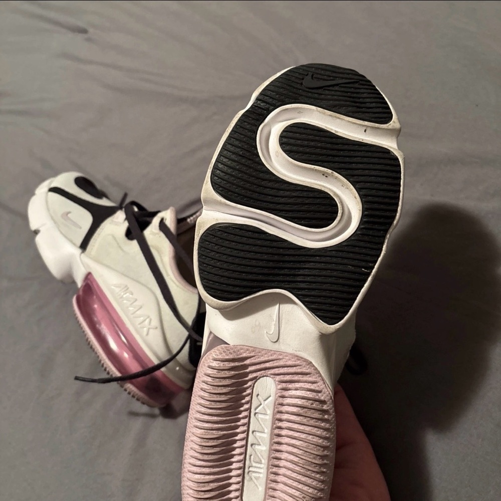 Nike Air Max INFINITY Black and Cream Sneakers size 6 - Picture 3 of 3